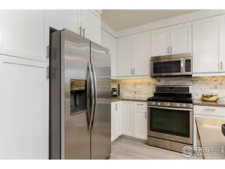 Photo #6: 989648 Listing