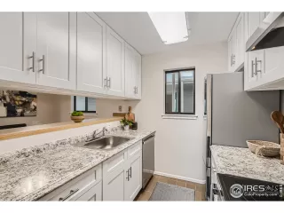 Photo #5: 989670 Listing 