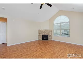 Photo #5: 989686 Listing