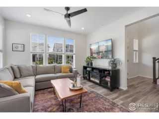 Photo #3: 989691 Listing