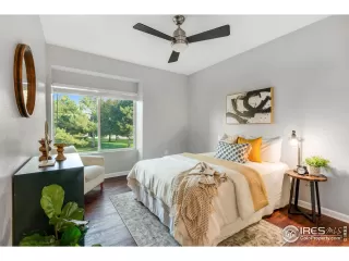 Photo #2: 989700 Listing