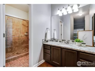 Photo #3: 989700 Listing