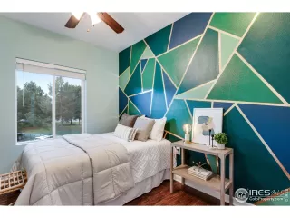 Photo #4: 989700 Listing