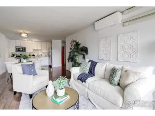 Photo #5: 989707 Listing