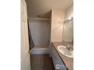 Photo #5: 989725 Listing