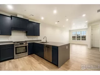 Photo #2: 989899 Listing