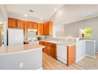 Photo #6: 989910 Listing