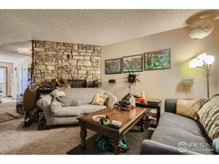 Photo #5: 989928 Listing
