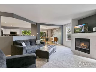 Photo #5: 989933 Listing