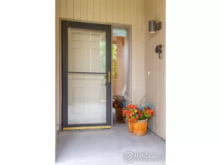 Photo #5: 989941 Listing