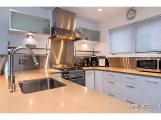 Photo #5: 989969 Listing 