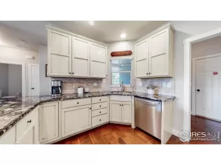 Photo #4: 990016 Listing