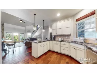 Photo #5: 990016 Listing