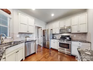 Photo #6: 990016 Listing