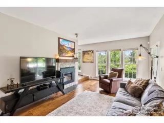 Photo #5: 990027 Listing