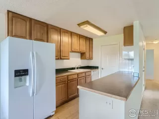 Photo #3: 990028 Listing 