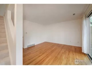 Photo #3: 990043 Listing 