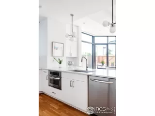 Photo #5: 990078 Listing