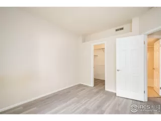 Photo #4: 990126 Listing 