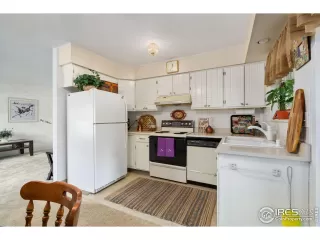 Photo #5: 990145 Listing