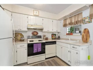 Photo #6: 990145 Listing