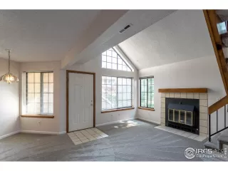 Photo #3: 990189 Listing