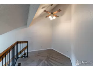 Photo #5: 990189 Listing