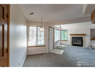 Photo #6: 990189 Listing