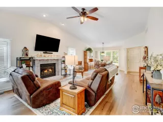 Photo #4: 990264 Listing