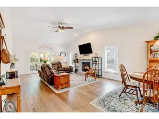 Photo #5: 990264 Listing