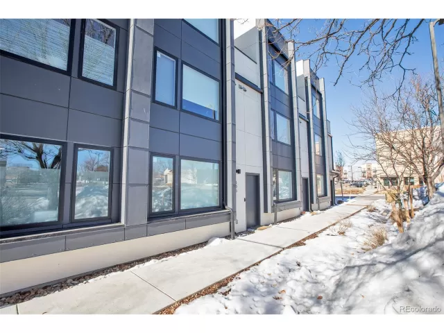 MLS: 9903296 Condo For Sale