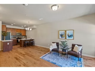 Photo #5: 990384 Listing