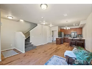 Photo #6: 990384 Listing