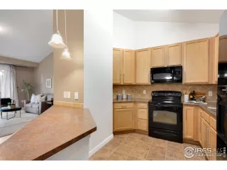 Photo #5: 990388 Listing