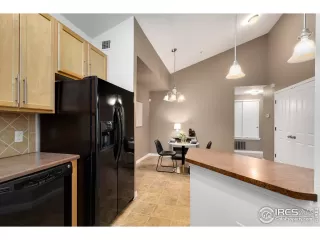 Photo #6: 990388 Listing