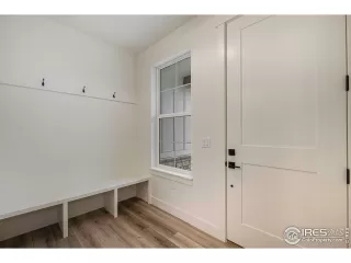 Photo #5: 990402 Listing 