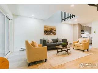 Photo #3: 990418 Listing