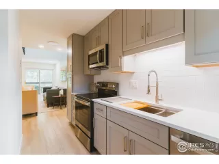 Photo #6: 990418 Listing