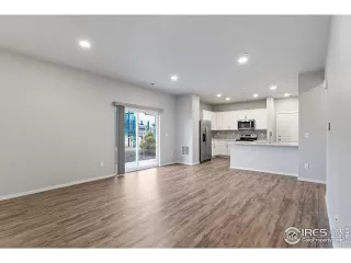 Photo #6: 990422 Listing 