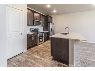 Photo #6: 990443 Listing