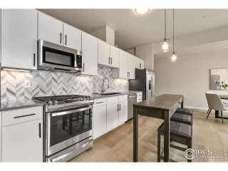 Photo #4: 990449 Listing