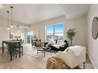 Photo #5: 990449 Listing