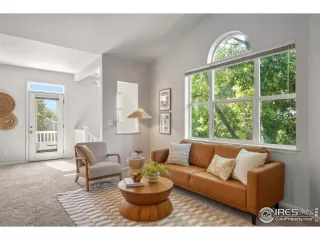 Photo #2: 990450 Listing