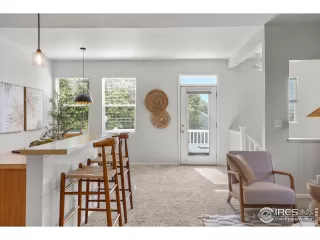 Photo #5: 990450 Listing