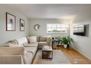 Photo #4: 990515 Listing