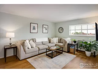 Photo #5: 990515 Listing