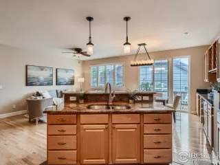Photo #5: 990607 Listing