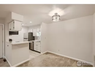 Photo #5: 990626 Listing