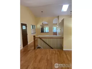 Photo #4: 990707 Listing