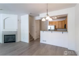 Photo #6: 990750 Listing